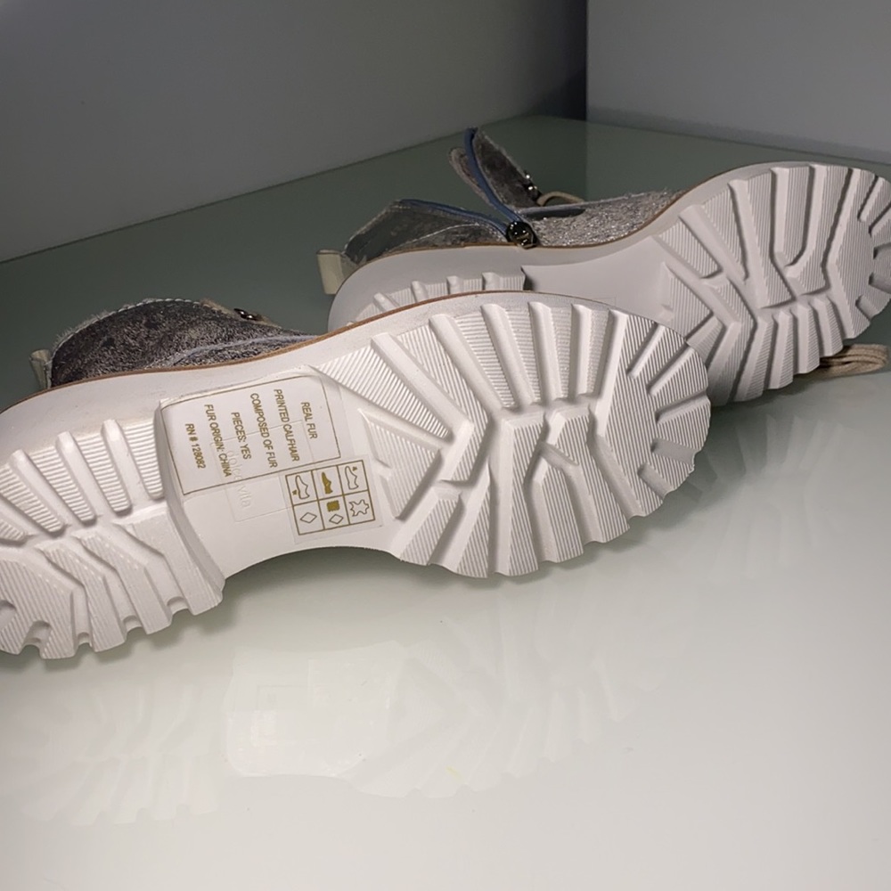 Very stylish and fashionable shoes! - Picture 5 of 6